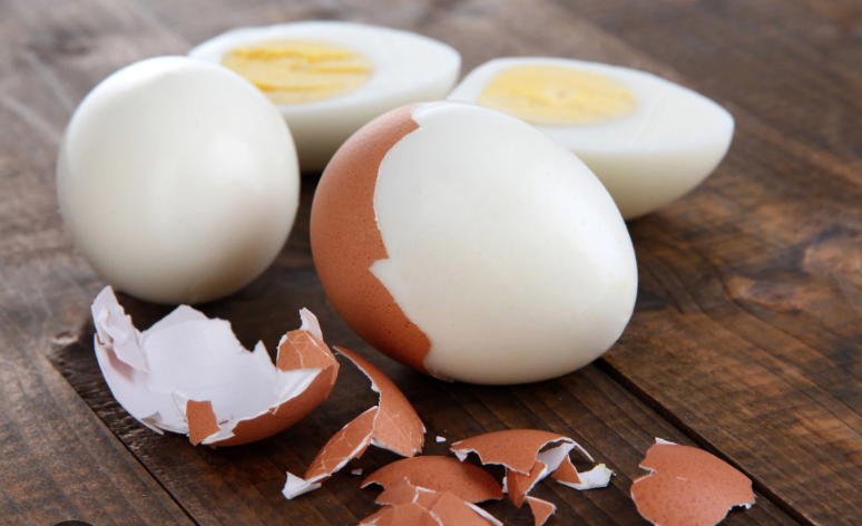 Setas con huevos cocidos.